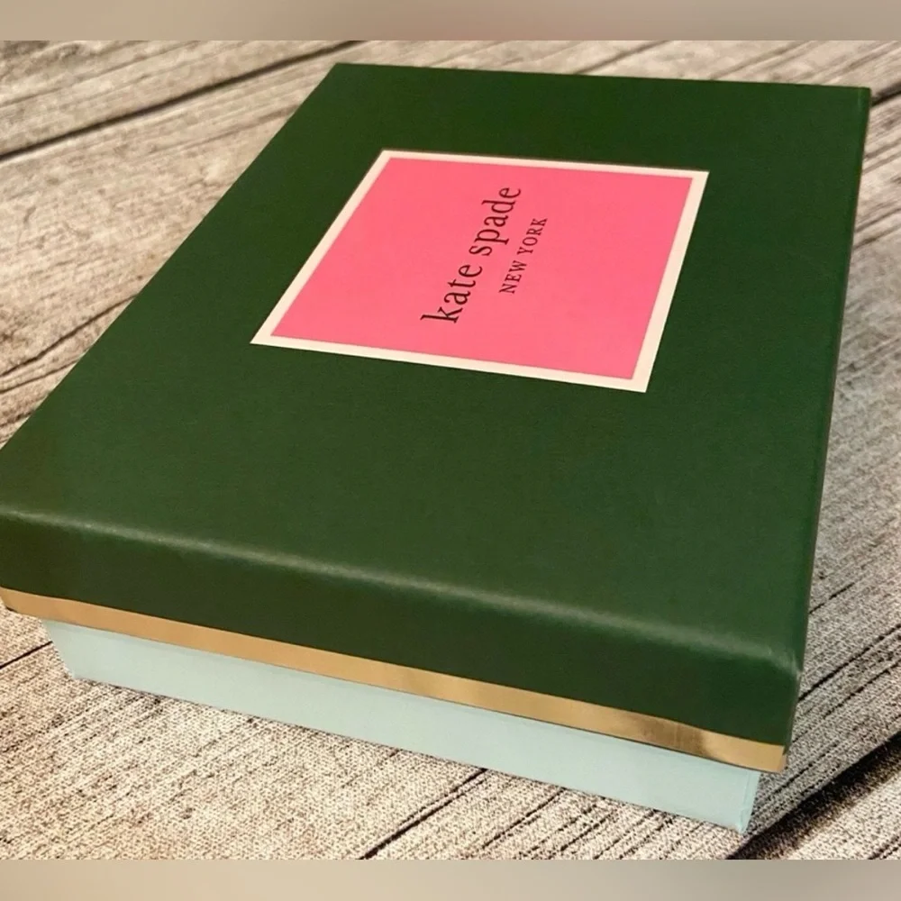 LAST ONE🔥 Limited edition authentic kate spade gift box in iconic green and gold